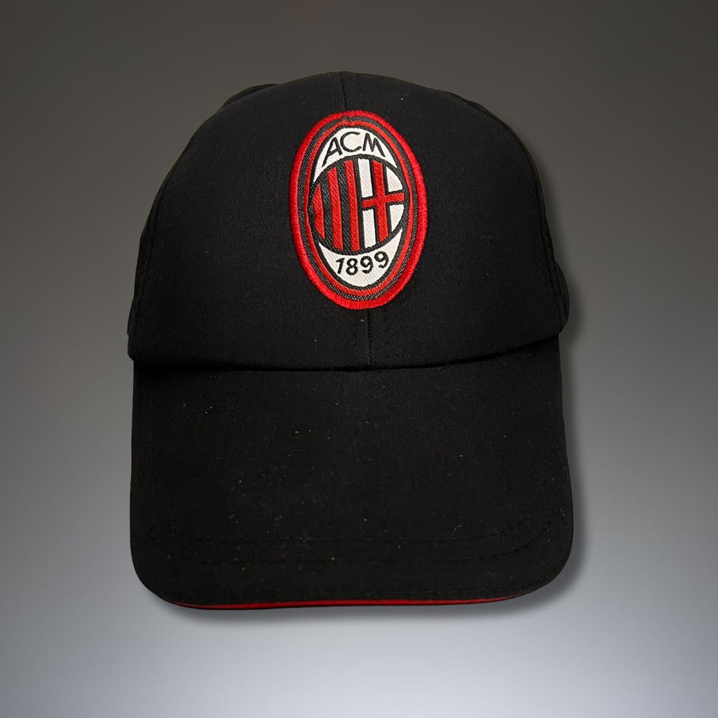 Kapa s grbom Milan, crna