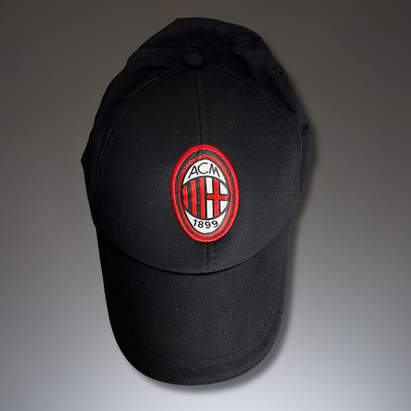 Kapa s grbom Milan, crna