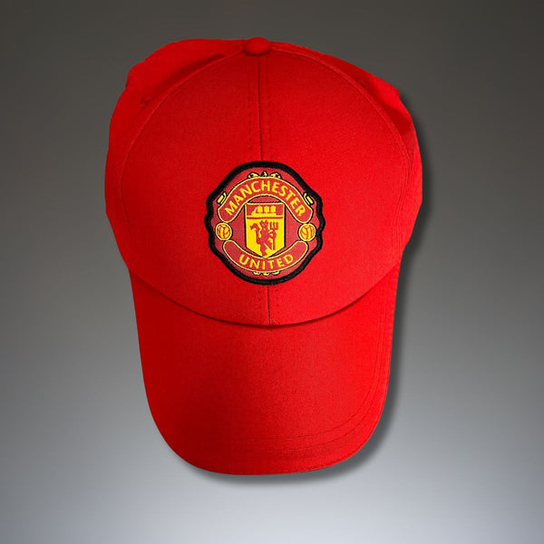 Kapa s grbom Manchester United, crvena